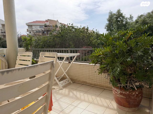 קרית הפרחים - 2005