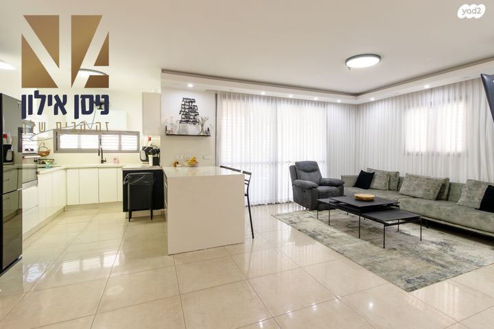 התשעים ושלוש 32