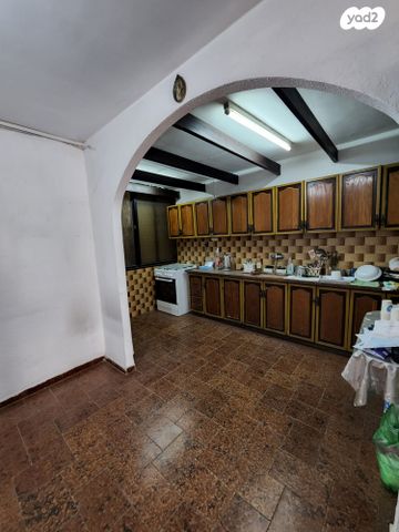 שדרות ירושלים 8