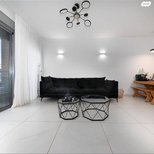 דירה, הרצליה