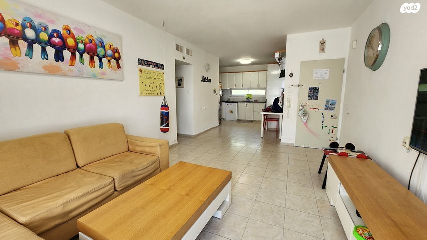 עזרא לניאדו 