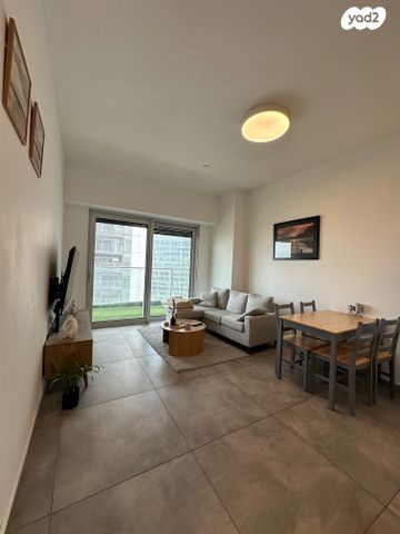 מונטיפיורי, הרכבת