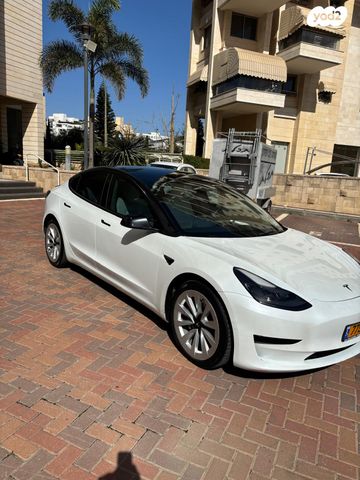 מודעת רכב טסלה מודל 3