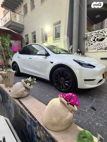 מודעת רכב טסלה מודל Y