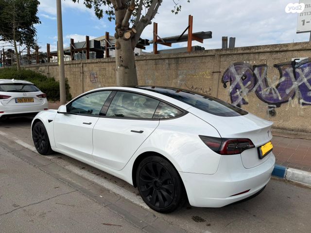 מודעת רכב טסלה מודל 3