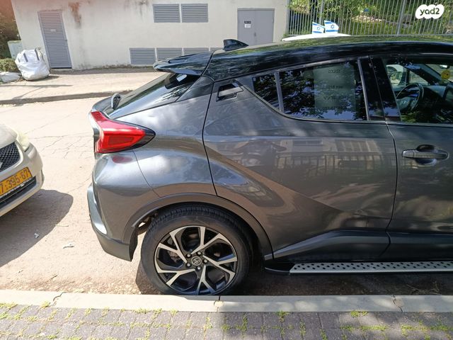 מודעת רכב טויוטה C-HR