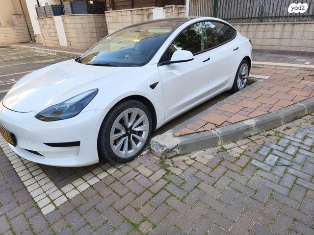 מודעת רכב טסלה מודל 3