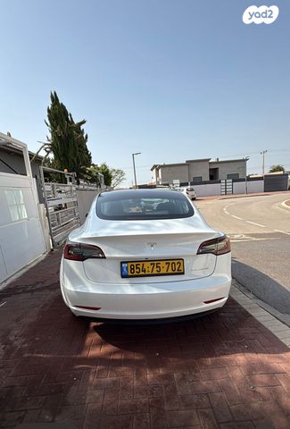 מודעת רכב טסלה מודל 3