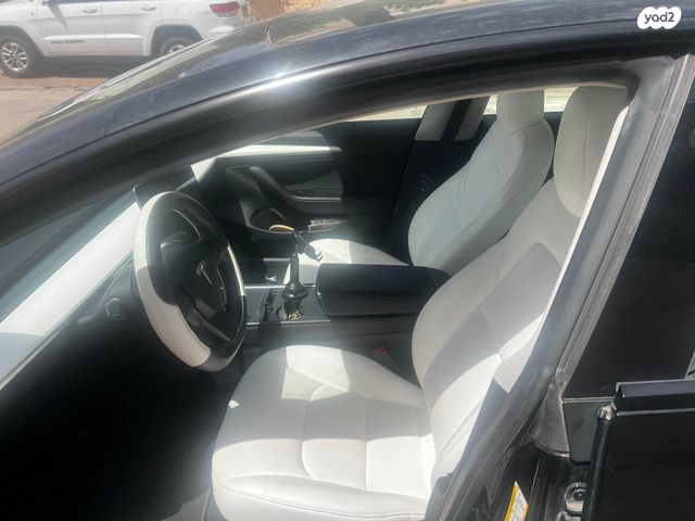 מודעת רכב טסלה מודל 3