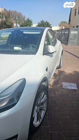 מודעת רכב טסלה מודל Y