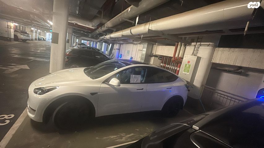 מודעת רכב טסלה מודל Y