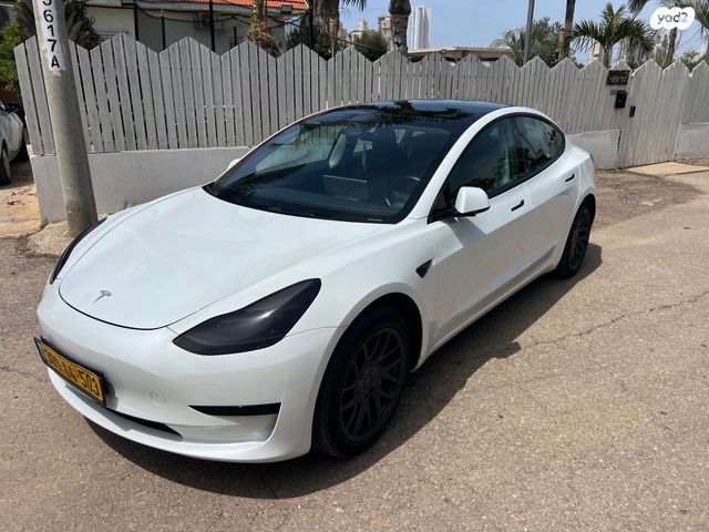 מודעת רכב טסלה מודל 3