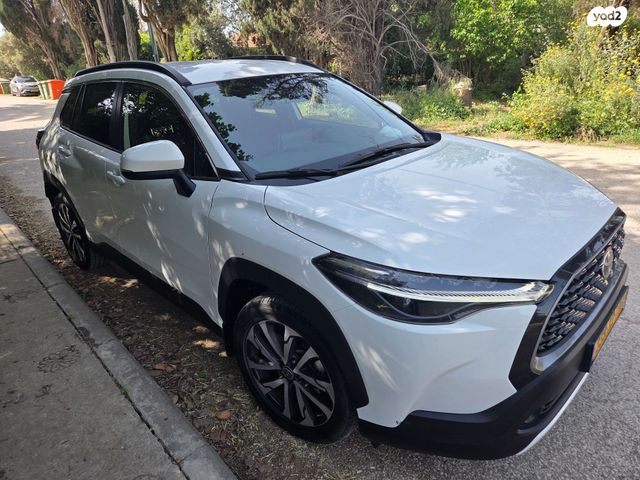 מודעת רכב טויוטה קורולה קרוס