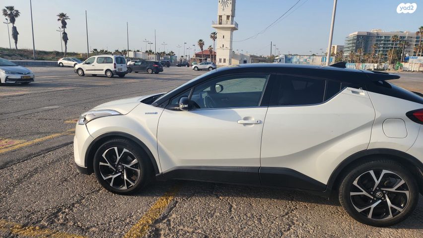 מודעת רכב טויוטה C-HR