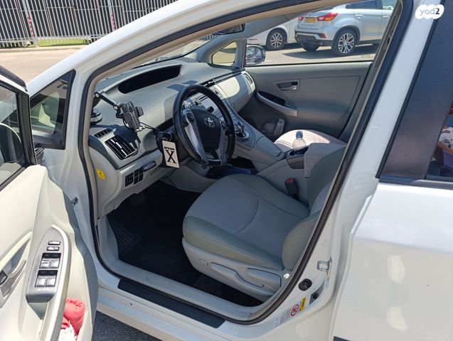 מודעת רכב טויוטה פריוס