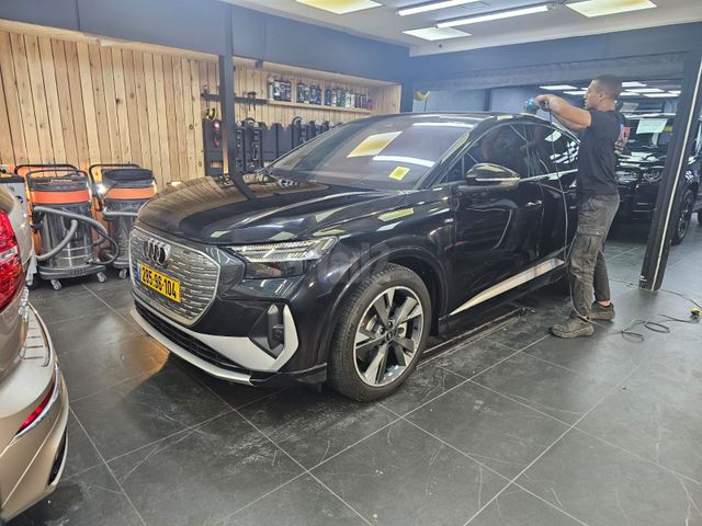 מודעת רכב אאודי Q4 e-tron