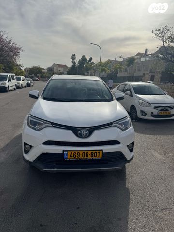 מודעת רכב טויוטה RAV4