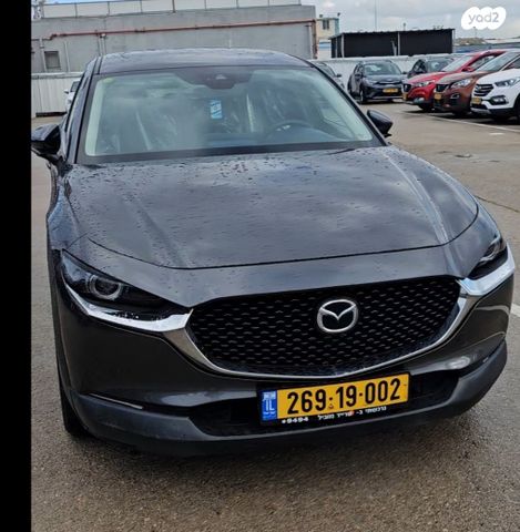 מודעת רכב מאזדה CX-30