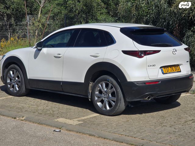 מודעת רכב מאזדה CX-30