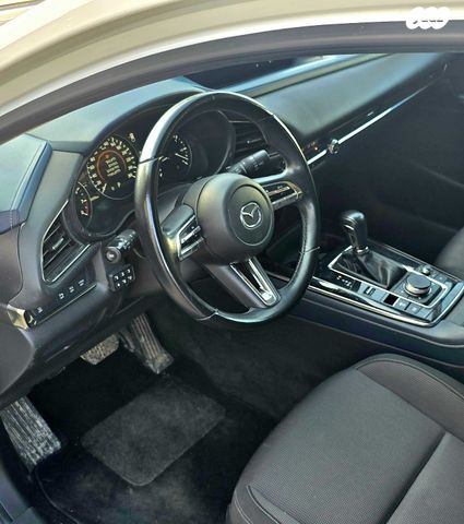 מודעת רכב מאזדה CX-30