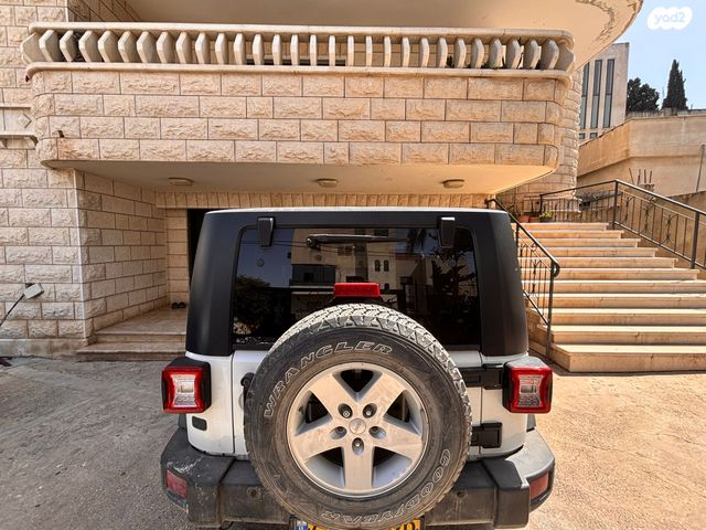 מודעת רכב ג'יפ רנגלר