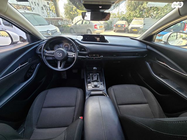 מודעת רכב מאזדה CX-30 2