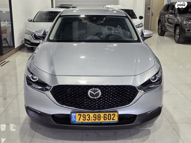 מודעת רכב מאזדה CX-30