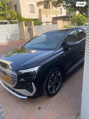 מודעת רכב אאודי Q4 e-tron