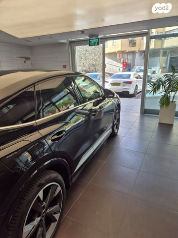 מודעת רכב אאודי Q4 e-tron