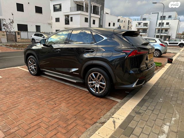 מודעת רכב לקסוס NX