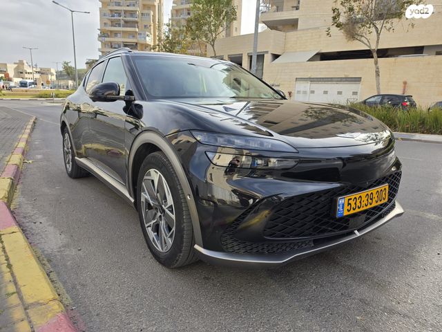 מודעת רכב ג'נסיס GV60
