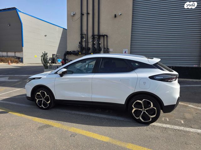 מודעת רכב ג׳ילי Geometry C