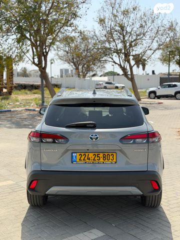 מודעת רכב טויוטה קורולה קרוס 1