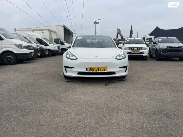 מודעת רכב טסלה מודל 3