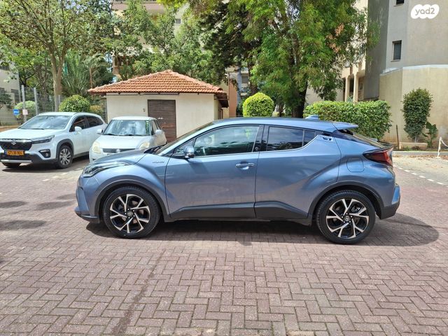 מודעת רכב טויוטה C-HR