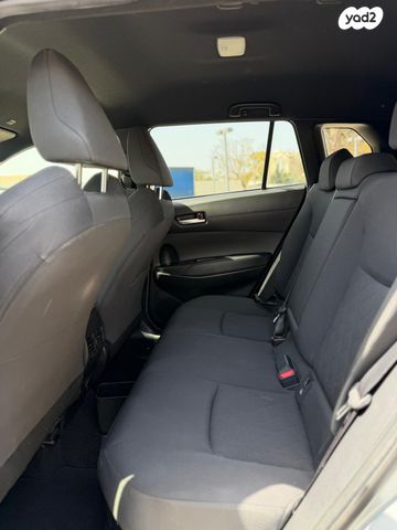 מודעת רכב טויוטה קורולה קרוס 2