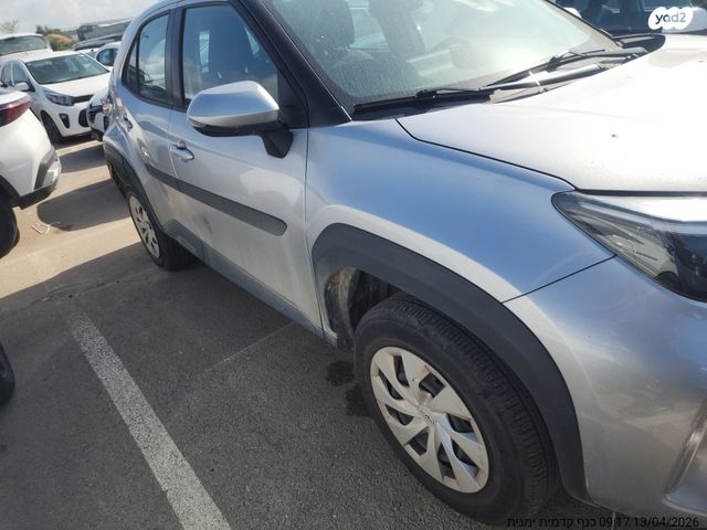 מודעת רכב טויוטה יאריס קרוס