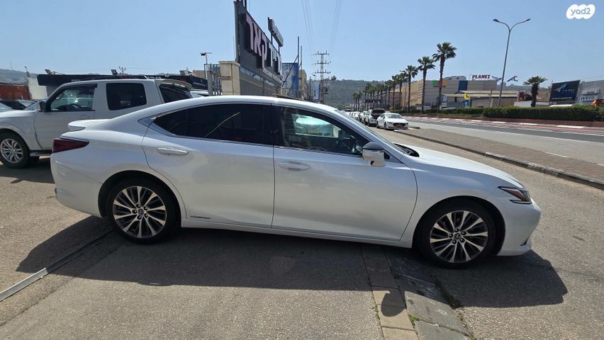 מודעת רכב לקסוס ES