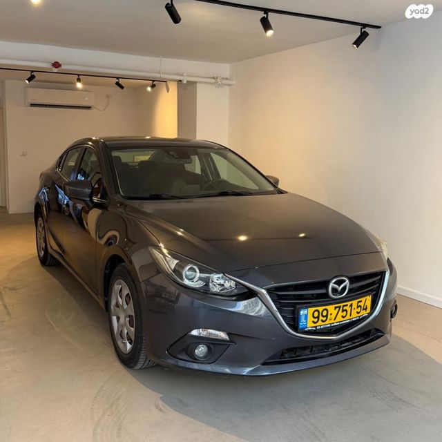 מודעת רכב מאזדה 3