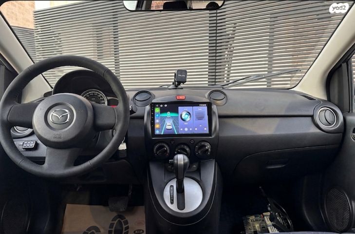 מודעת רכב מאזדה 2