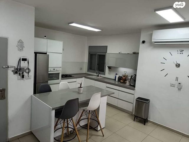 דרך מנחם בגין 118