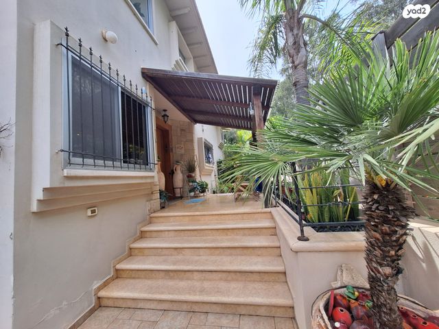 סמטת כוכבית 5