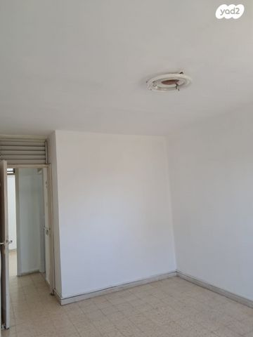 פנחס ספיר 15