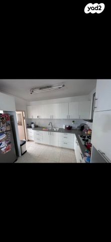 שדרות הורדים 11