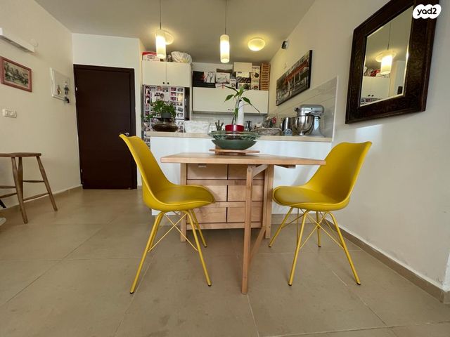 סמטת הדרור 24