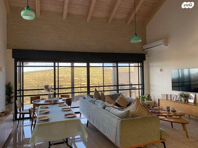 מבוא הבוסתן 12