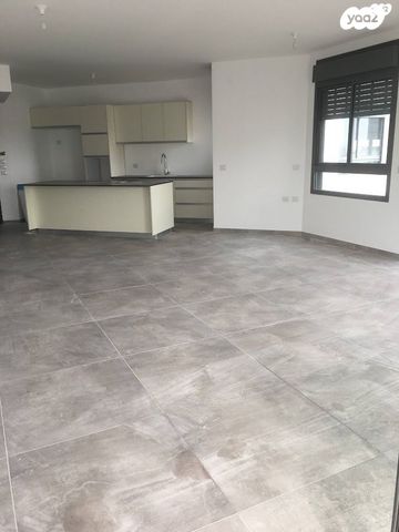 עזר וייצמן 4