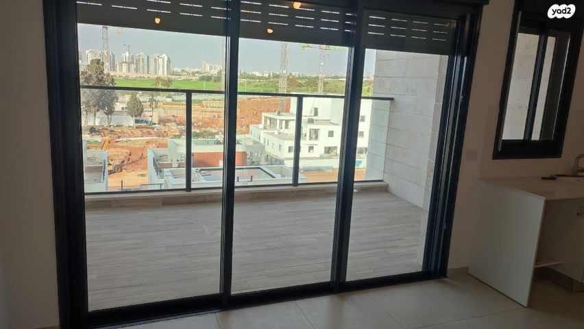 לאה גולדברג 14