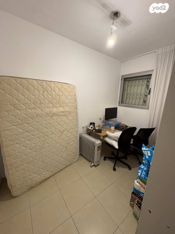 אמיר גלבוע 19