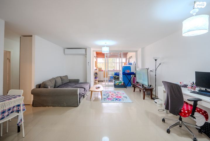 עץ האפרסק 12